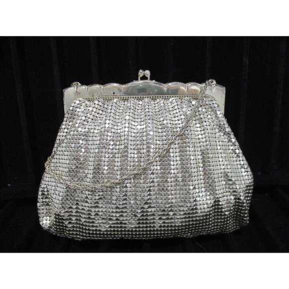Whiting & Davis Silver Frame Petite Chainmaille Kiss Closure Evening Purse - Picture 3 of 9